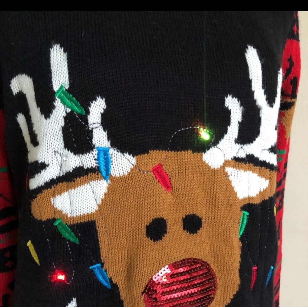 NWOT REINDEER LIGHT UP UGLY CHRISTMAS SWEATER - Picture 8 of 8